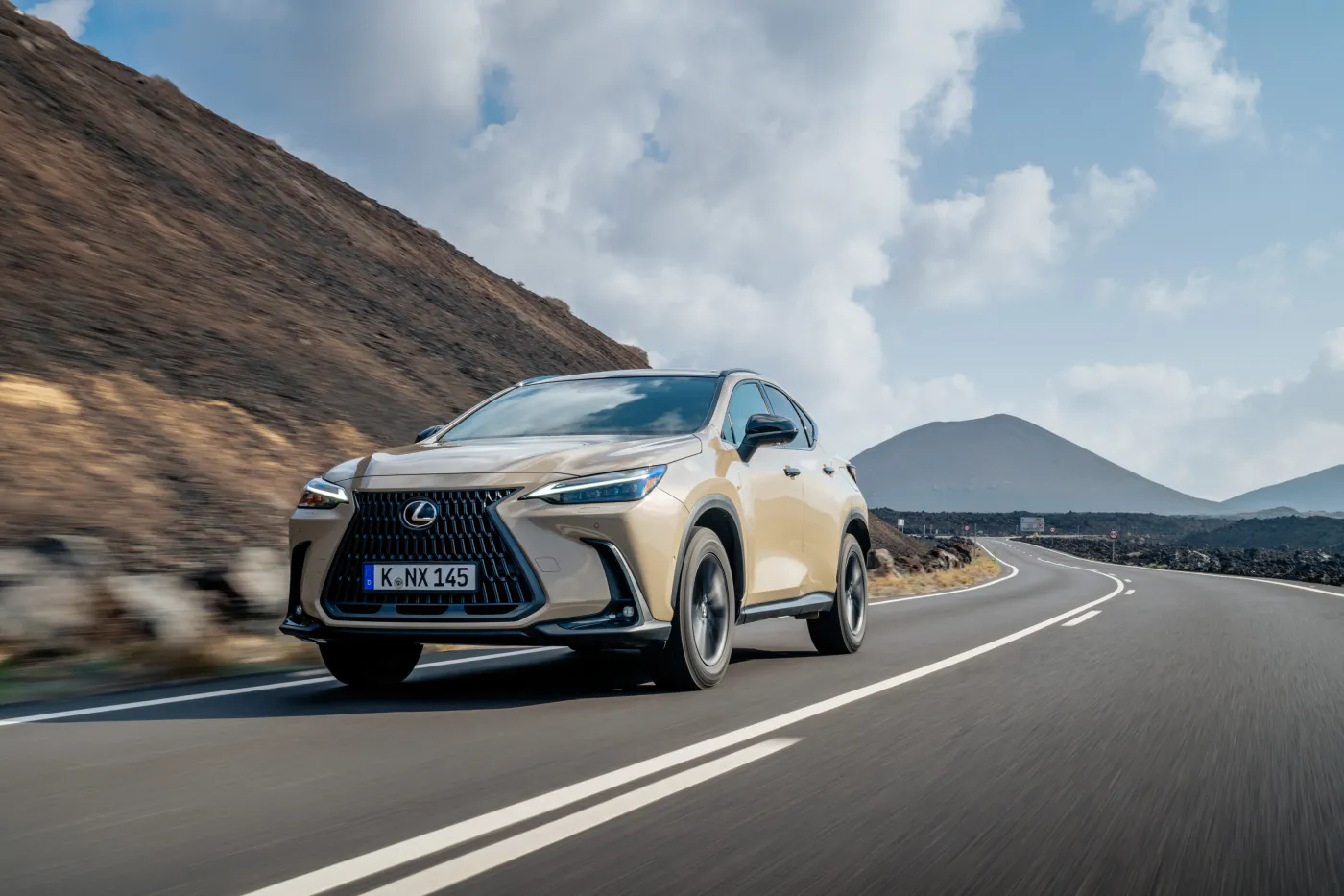 lexus-nx-overtrail-38323760.jpg