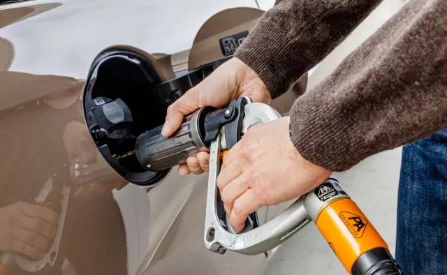 Masz auto na gaz? Morawiecki: Do końca roku Polska zrezygnuje z LPG z Rosji