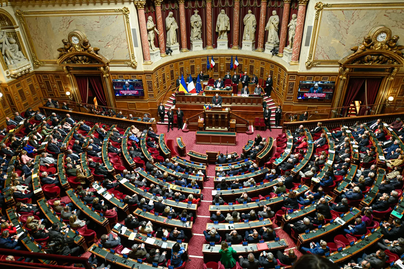Upadek rządu Francji. Czy wsparcie dla Ukrainy zostanie ograniczone?