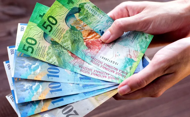 Od nich zaczęła się sprawa w TSUE. Sąd jednak odroczył sprawę ich kredytu we frankach