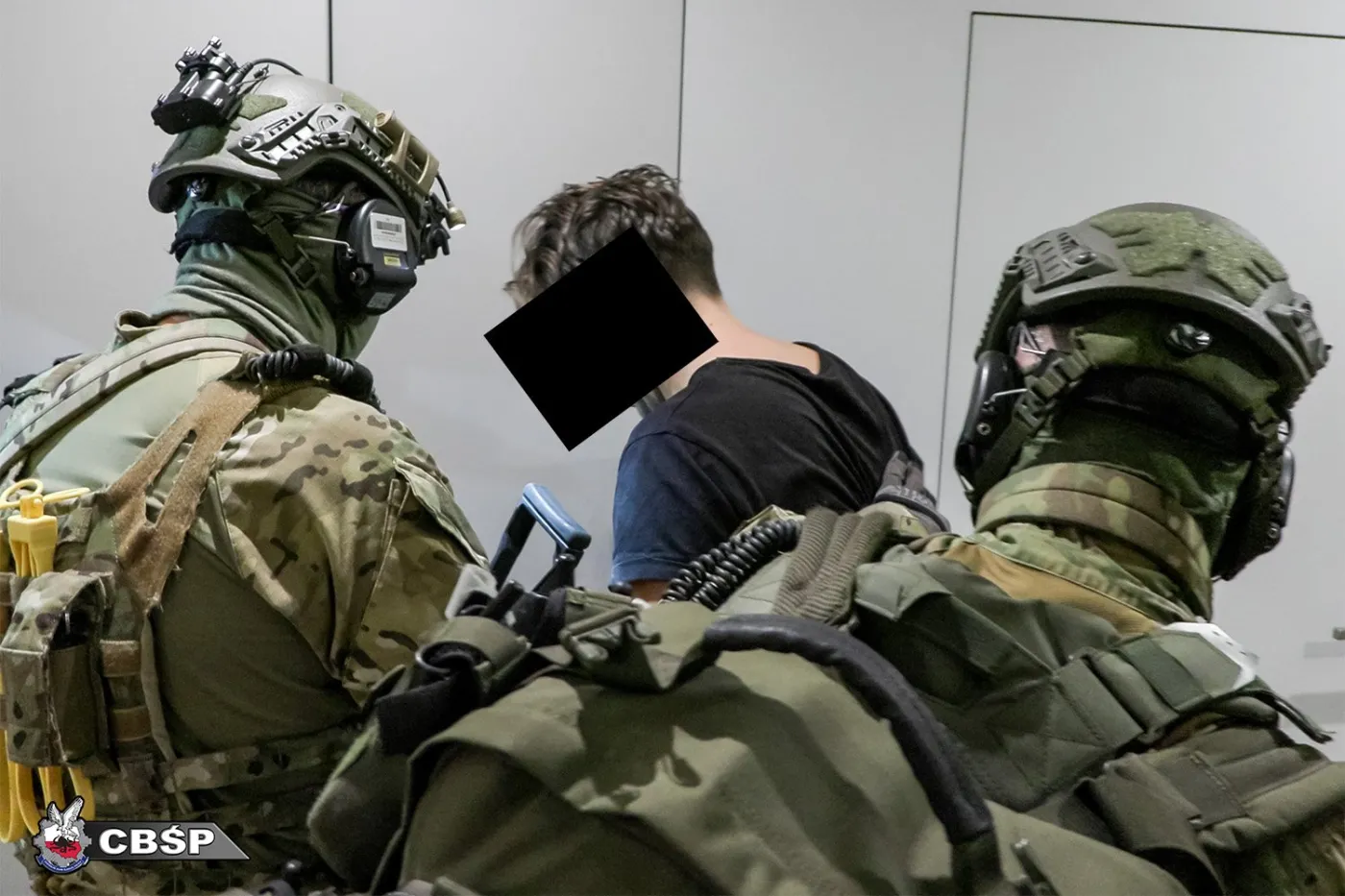 Funkcjonariusze Centralnego Biura Śledczego Policji 