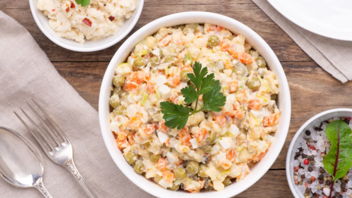 Zakazany składnik sałatki jarzynowej. Cała miska pójdzie do wyrzucenia