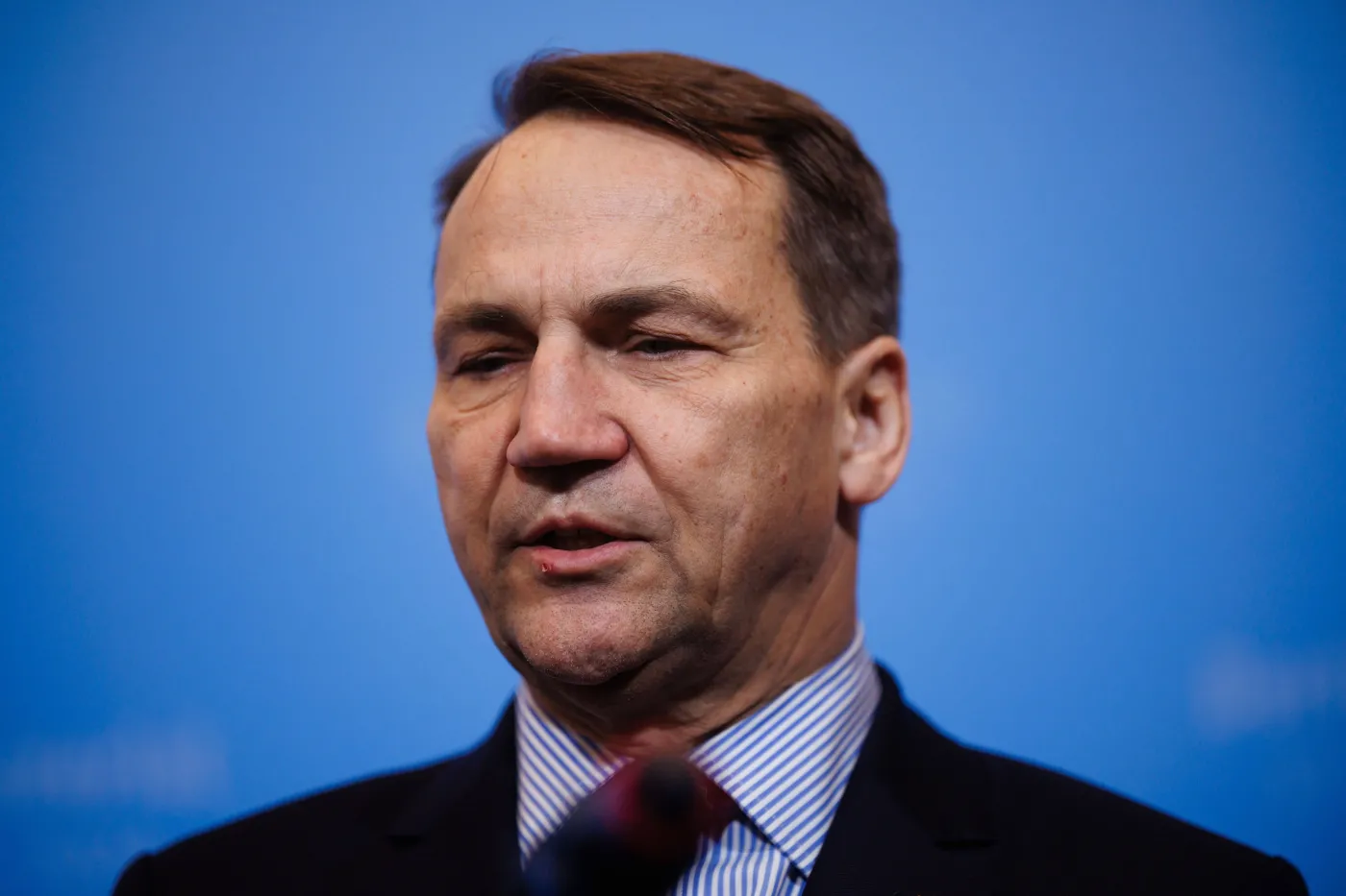 Sikorski pokazał, ile zarabia w rządzie Tuska. "Śmiech na sali"