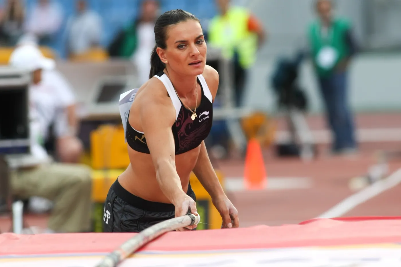 Zdrajczyni wróciła do Rosji. Tak rodacy przyjęli Jelenę Isinbajewą