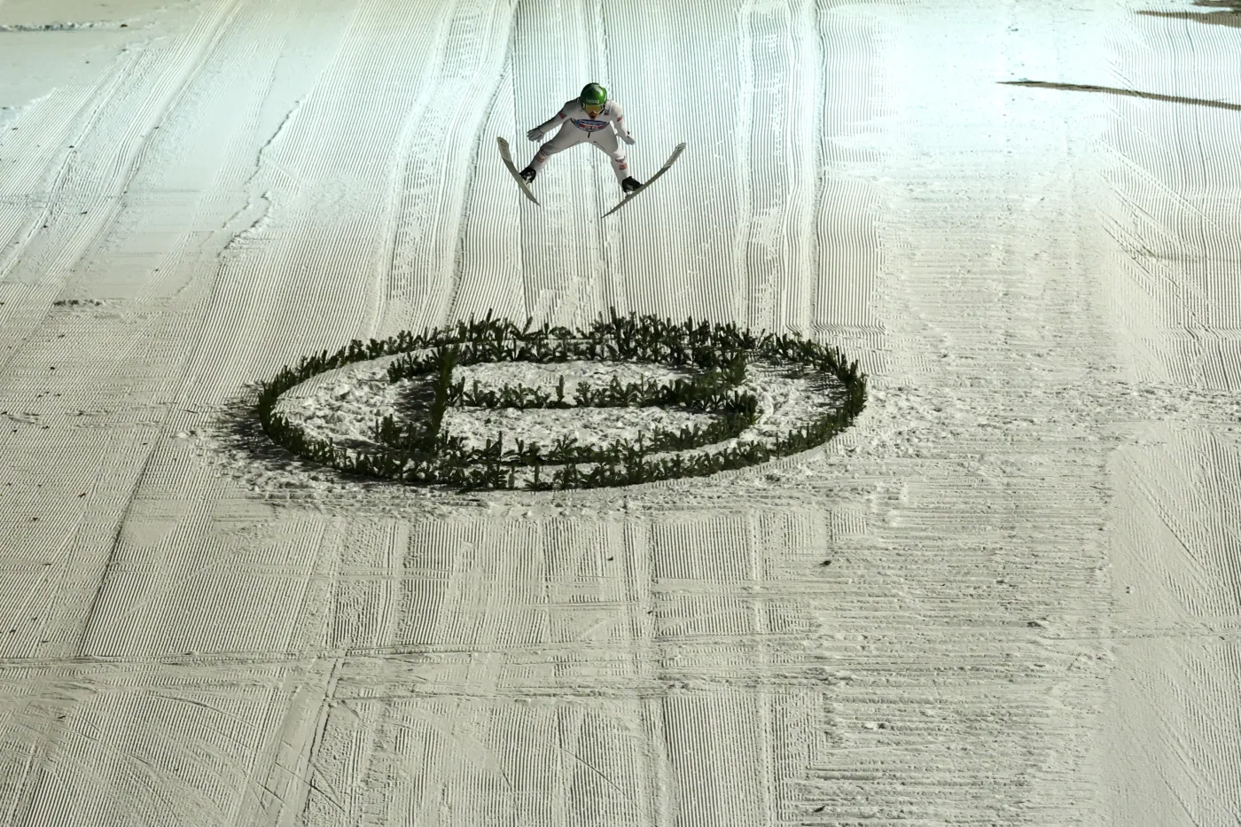 Norweski skoczek narciarski pracuje w hotelu jako nocny portier