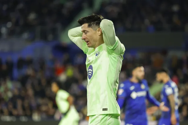 Robert Lewandowski miał jedną okazję i ją zmarnował. Barcelona rozczarowała
