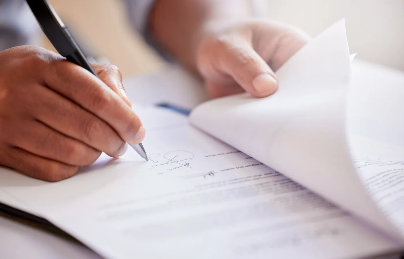 Odprawa czy odszkodowanie? Twoje prawa przy rozwiązaniu umowy o pracę