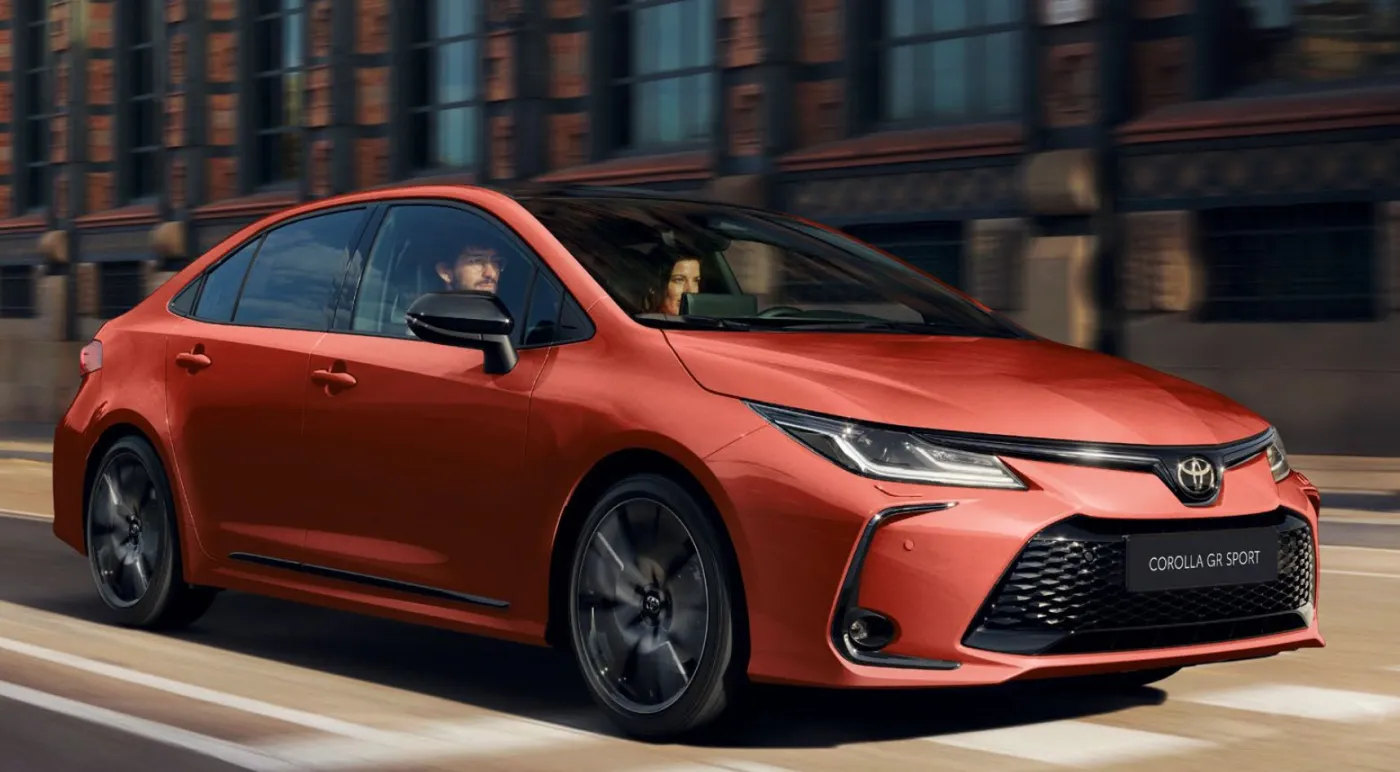 80 proc. wybiera ten silnik. Nowa Toyota już w Polsce. Ile kosztuje?