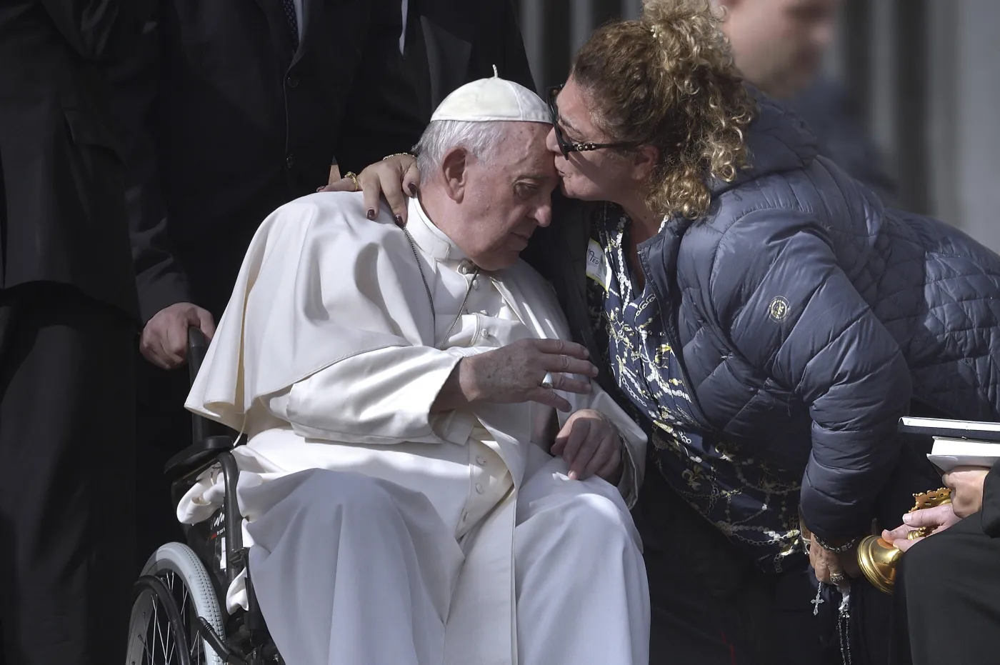 Papież Franciszek w szpitalu. Napisał o "osamotnieniu w bólu"