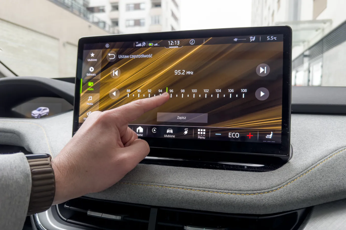radio-samochodowe-38115053.jpg