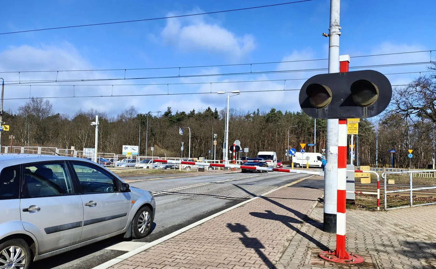 przejazd-kolejowy-38137450.jpg
