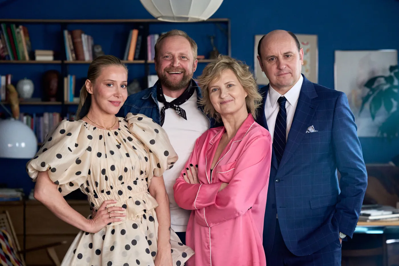 Katarzyna Warnke, Piotr Adamczyk, Izabela Kuna i Adam Woronowicz w pierwszym odcinku drugiego sezonu serialu "Klara"