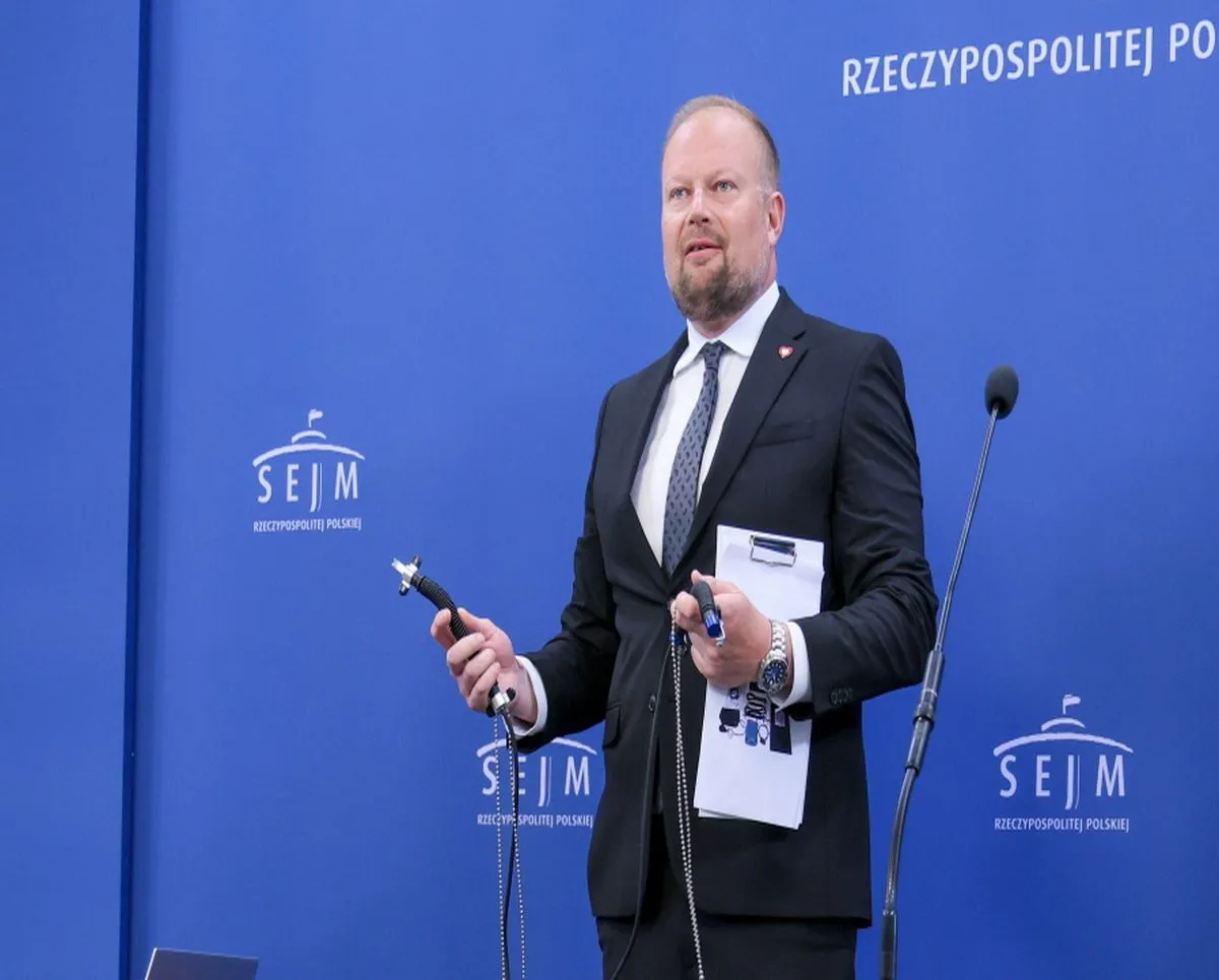 Incydent podczas debaty w Końskich. Poseł KO: Czymś mnie spryskano