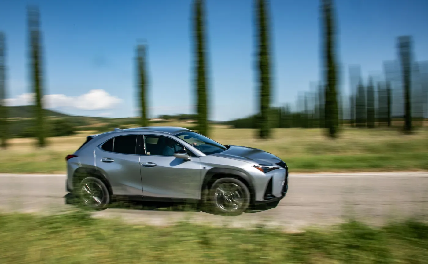 Nowy Lexus UX 300h