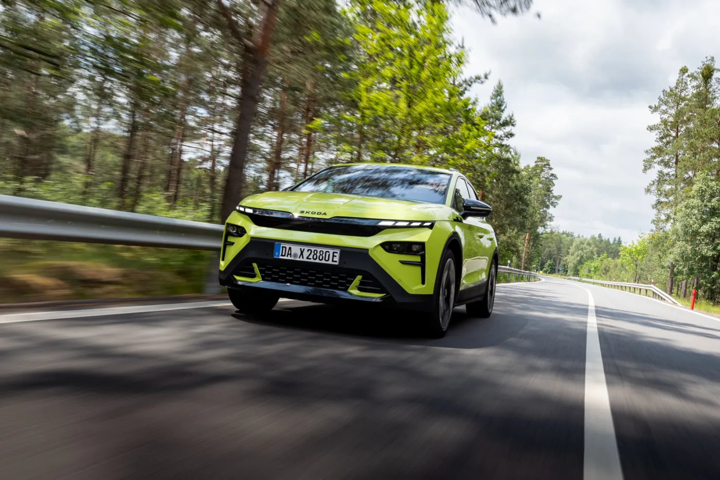 Nowa Skoda wjeżdża do Polski. Jest szybka, ładna i wygodna. Ile kosztuje?