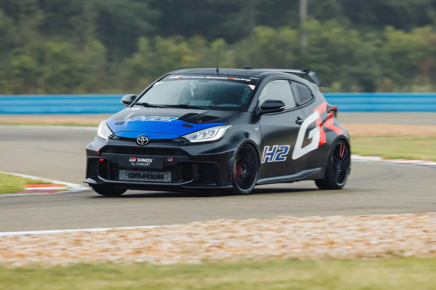 toyota-gr-yaris-h2-38324716.jpg