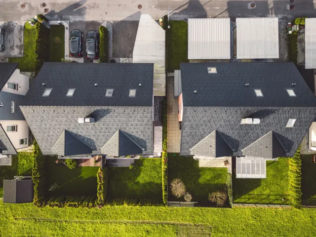 Zasiedzenie działki, domu, gruntu. Ile lat trzeba czekać, by stać się właścicielem nieruchomości?