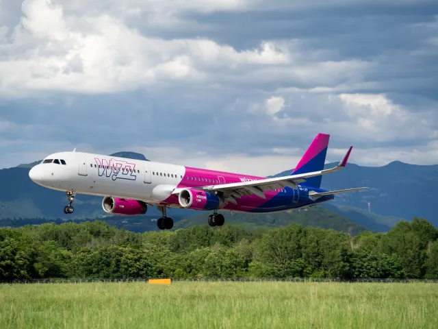 Wizz Air uruchamia nowe trasy z Polski. 11 kierunków z nowego dla linii lotniska