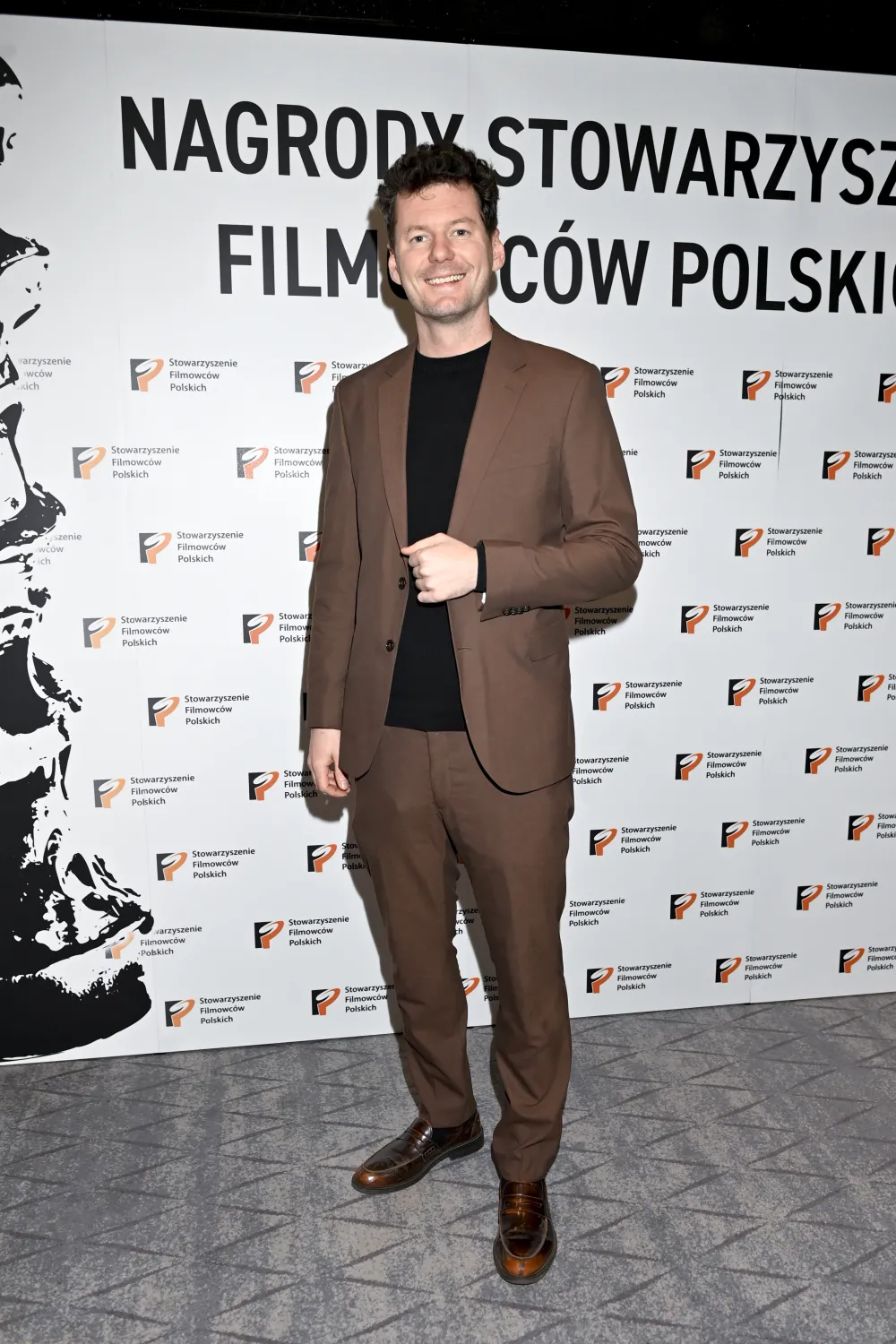 Reżyserem serialu "Zaraz wracam" jest Makary Janowski