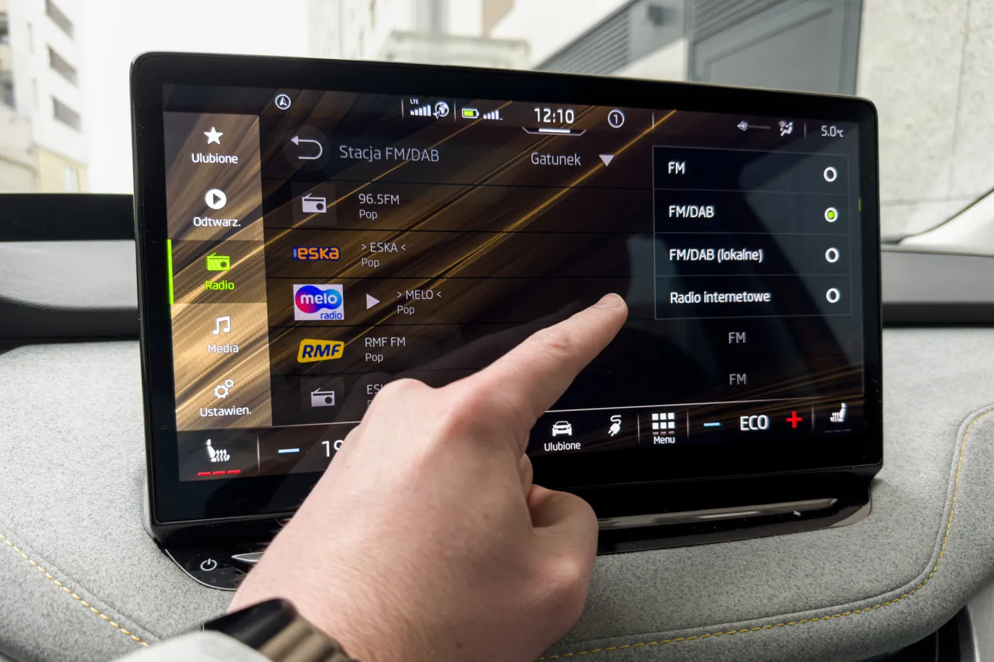 radio-samochodowe-38115071.jpg