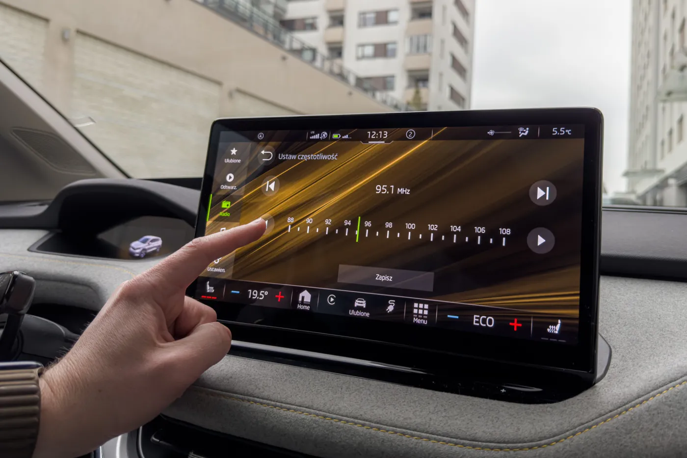 radio-samochodowe-38115074.jpg