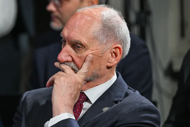Sąd: Macierewicz ma przeprosić Laska i wpłacić 20 tys. zł na WOŚP