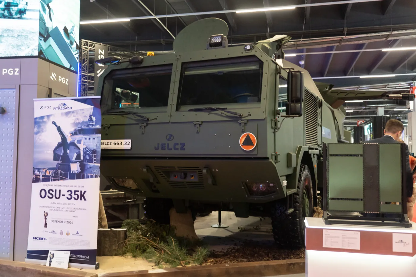 Samobieżna armata kal. 35 mm SA-35 na podwoziu Jelcz 6x6