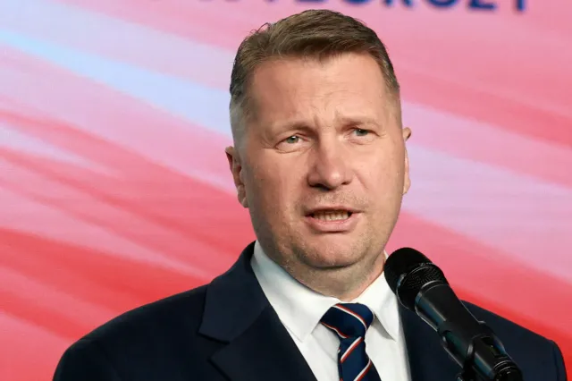 Czarnek znów zabrał głos ws. psów na łańcuchu.  Zwrócił się do oburzonych "Proste? Zrozumiałe?"