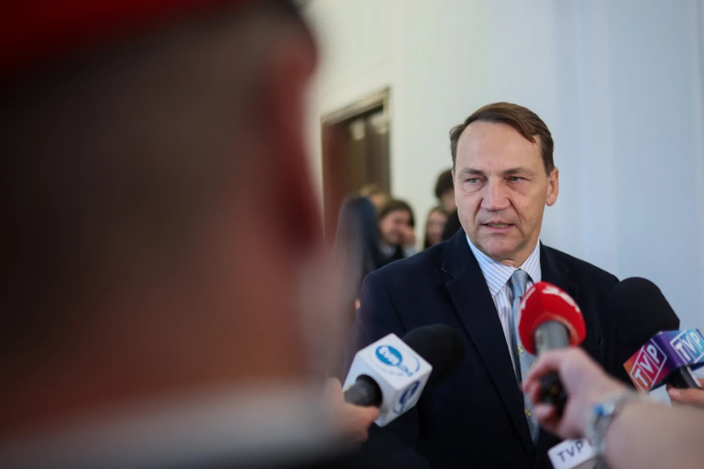 Gorąco na spotkaniu z Sikorskim. Kobieta krzyczała: Pan kłamie. Została wyprowadzona