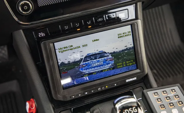 Policja zmieni oznakowanie radiowozów. Tak będą wyglądać nowe auta drogówki