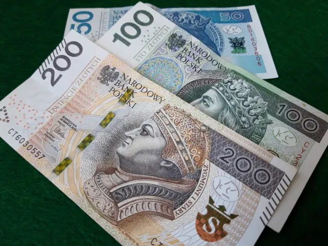 Specjalny dodatek  do wynagrodzeń dla tej grupy pracowników. Walczą ze "spłaszczaniem" płac