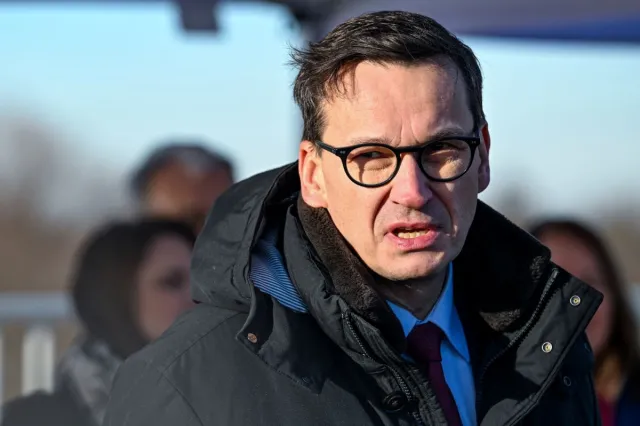 Rozłam w PiS wisi na włosku. Tajny plan Morawieckiego na koalicję z PSL?