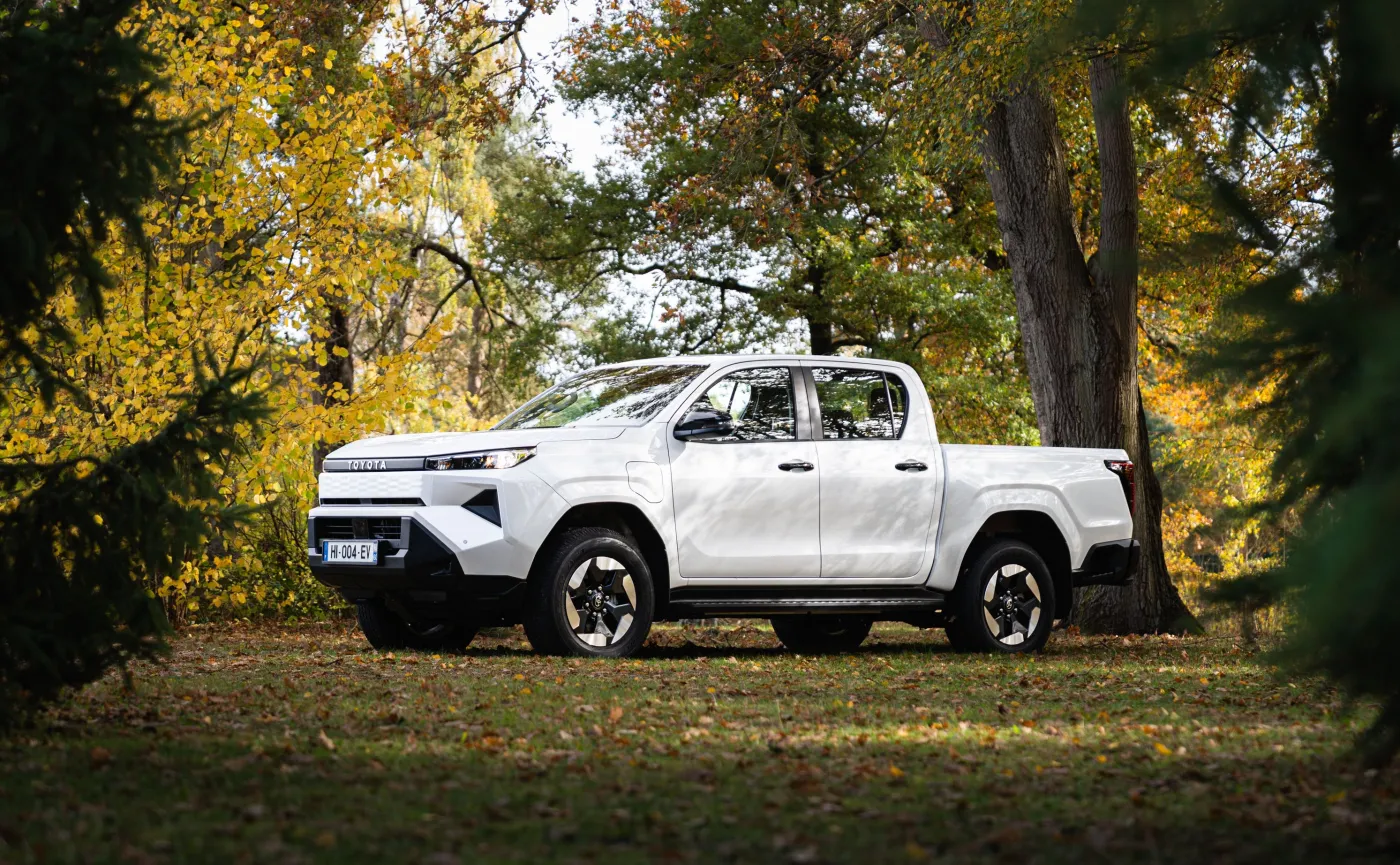 nowa-toyota-hilux-38938700.jpg