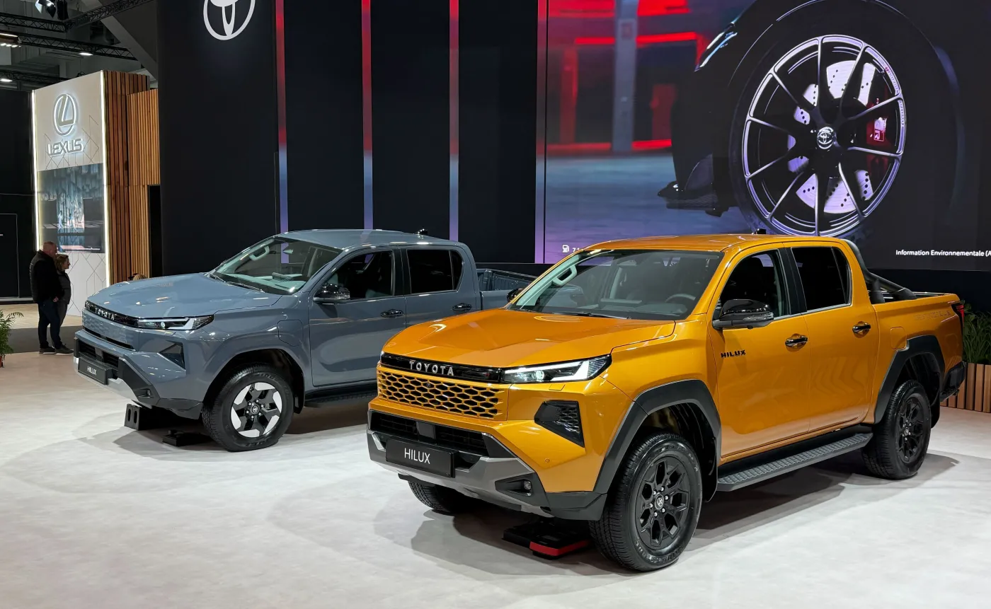nowa-toyota-hilux-39002743.jpg