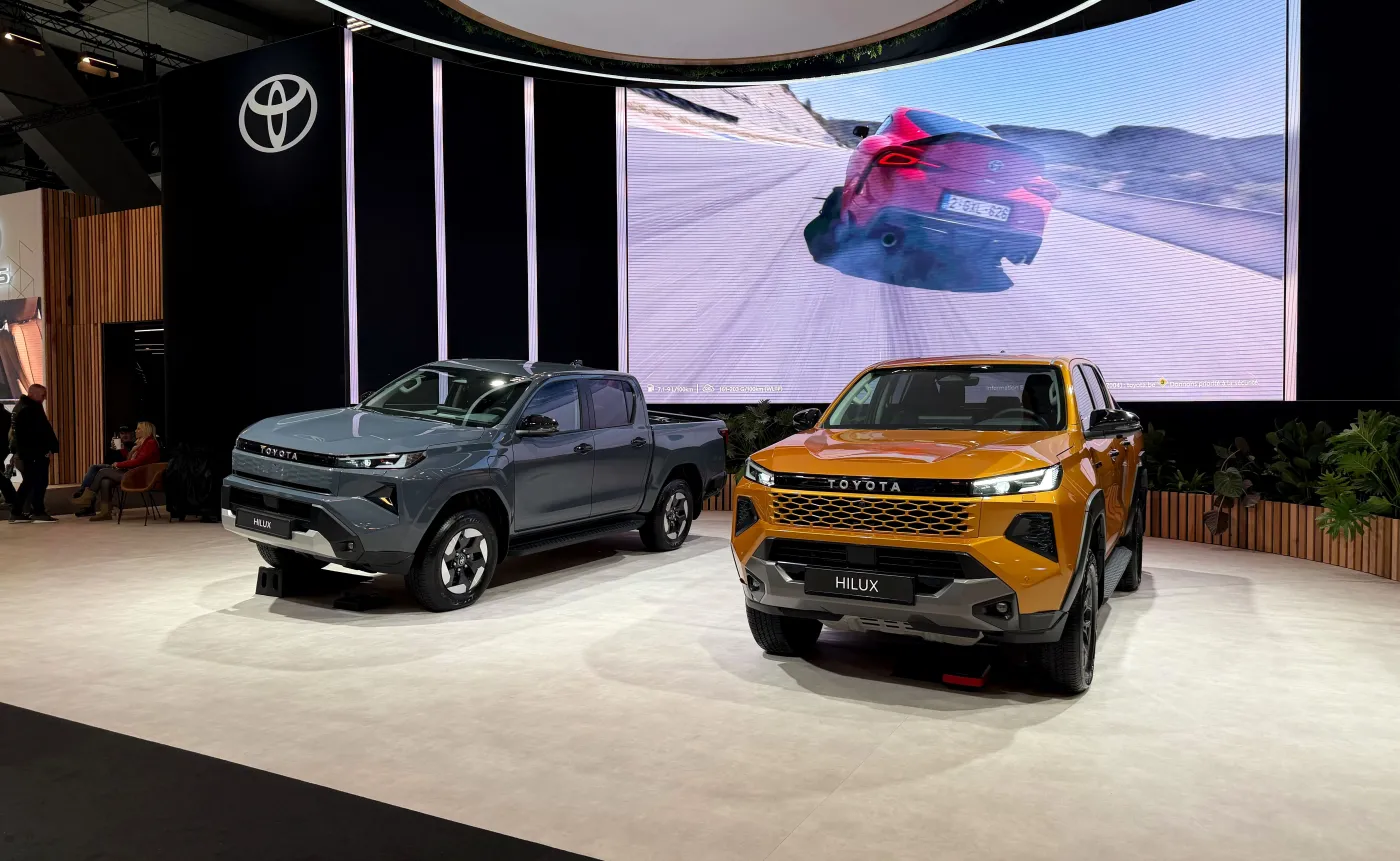 nowa-toyota-hilux-39002752.jpg