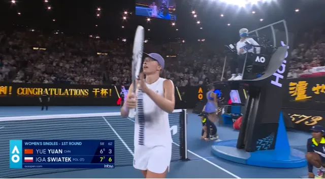 Igi Świątek problemy ze spódniczką - to co zrobiła uchwyciły kamery. Zeszła z kortu i wróciła odmieniona