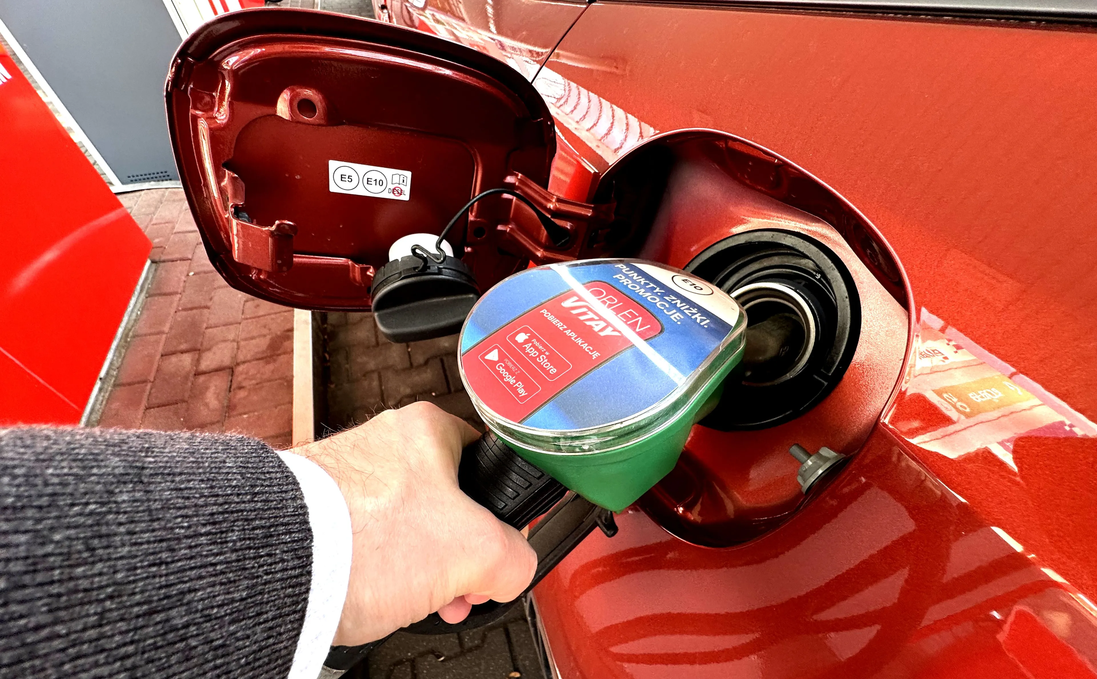 Paliwowe tąpnięcie na stacjach w Polsce: Od 22 kwietnia benzyna 95 i LPG już po tyle