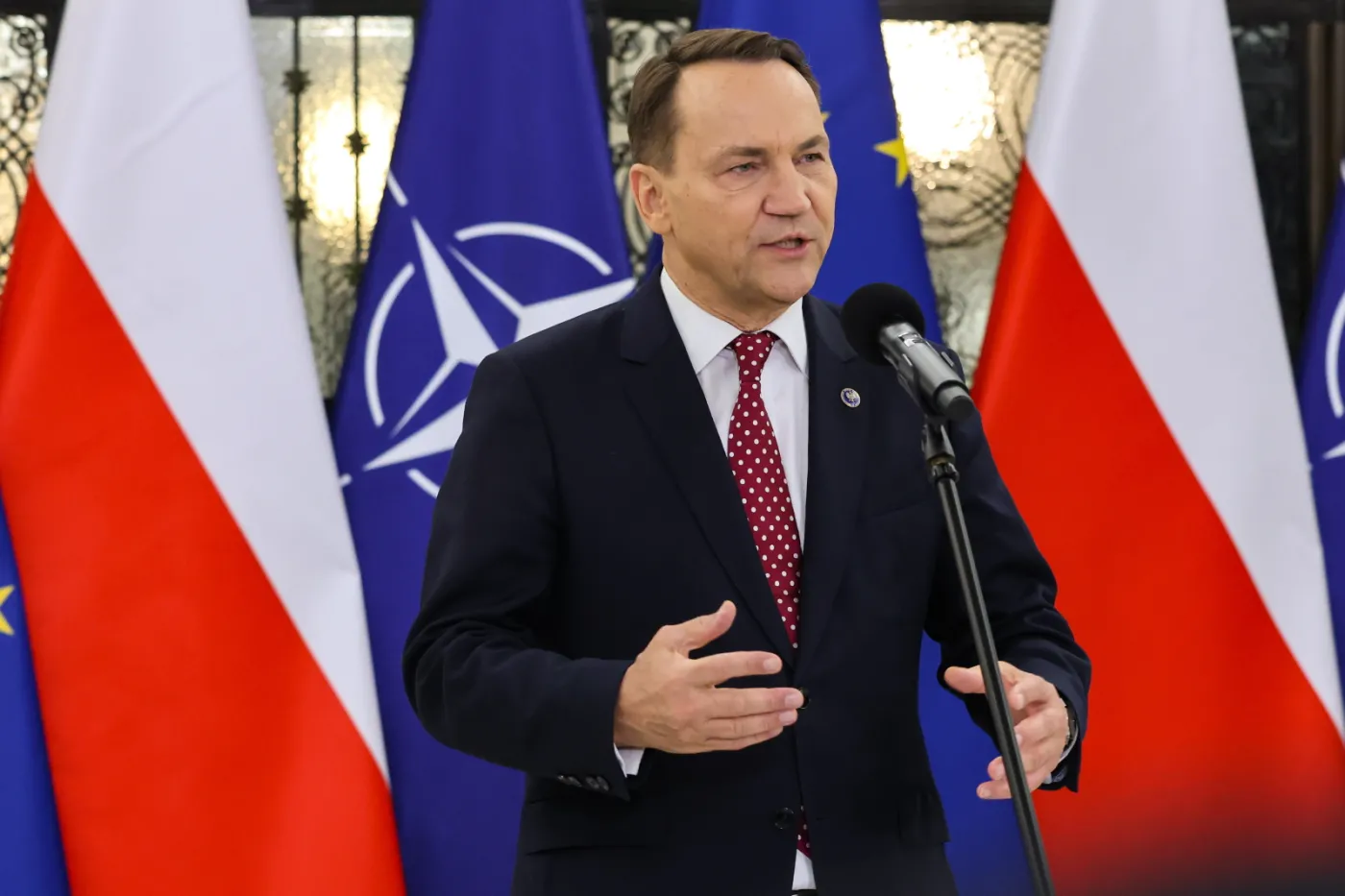 Sikorski o Iranie: Sytuacja jest dramatyczna i piekielnie skomplikowana