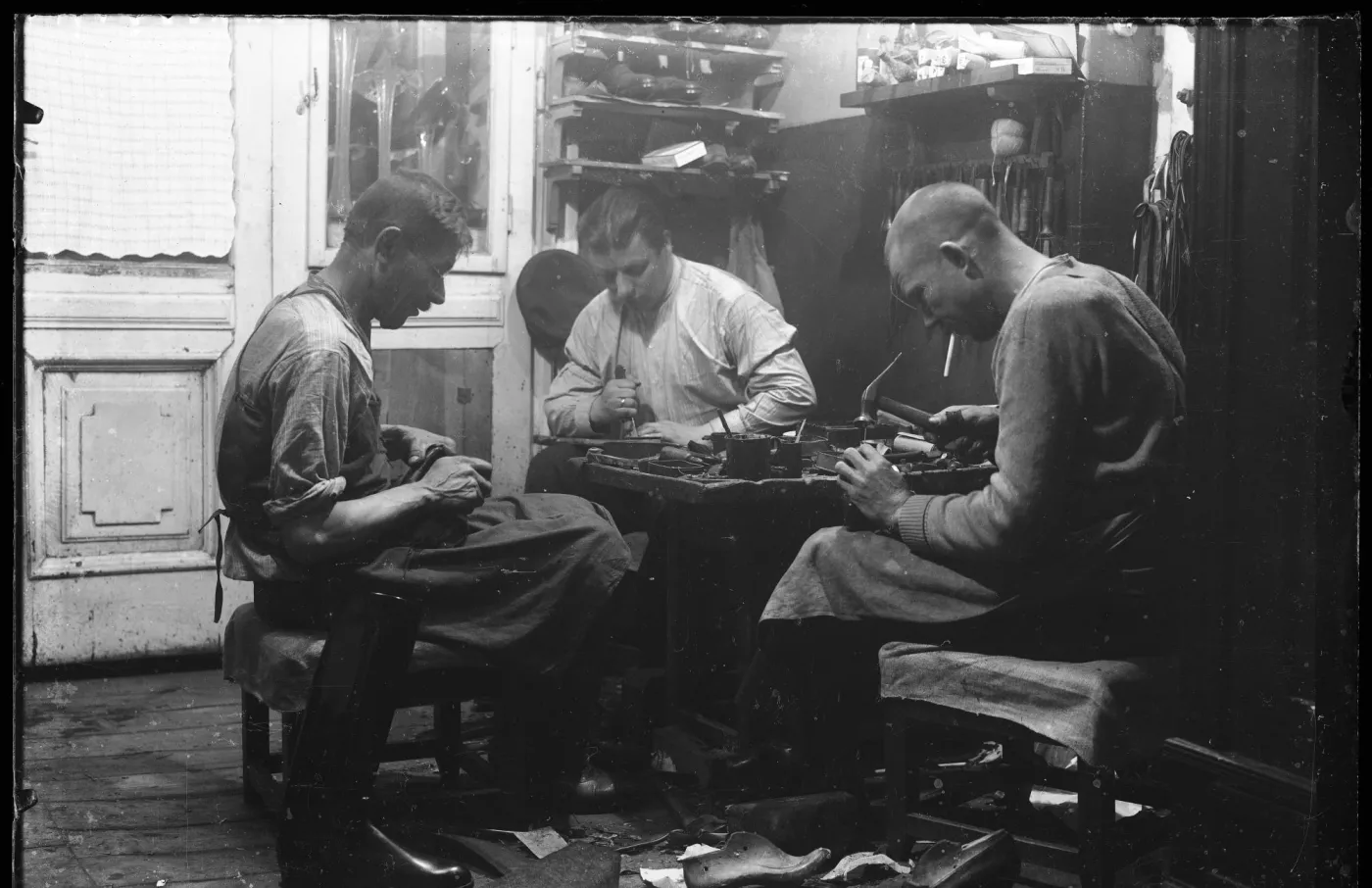 Czym zajmował się cyrulik, bednarz, kołodziej...? QUIZ o dawnych zawodach. Komplet punktów tylko dla mistrzów