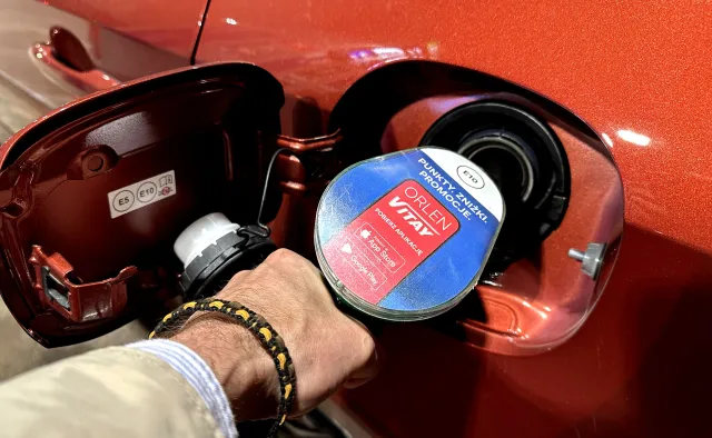 Czarny piątek na stacjach. Od 20 marca benzyna 95 i LPG już za tyle