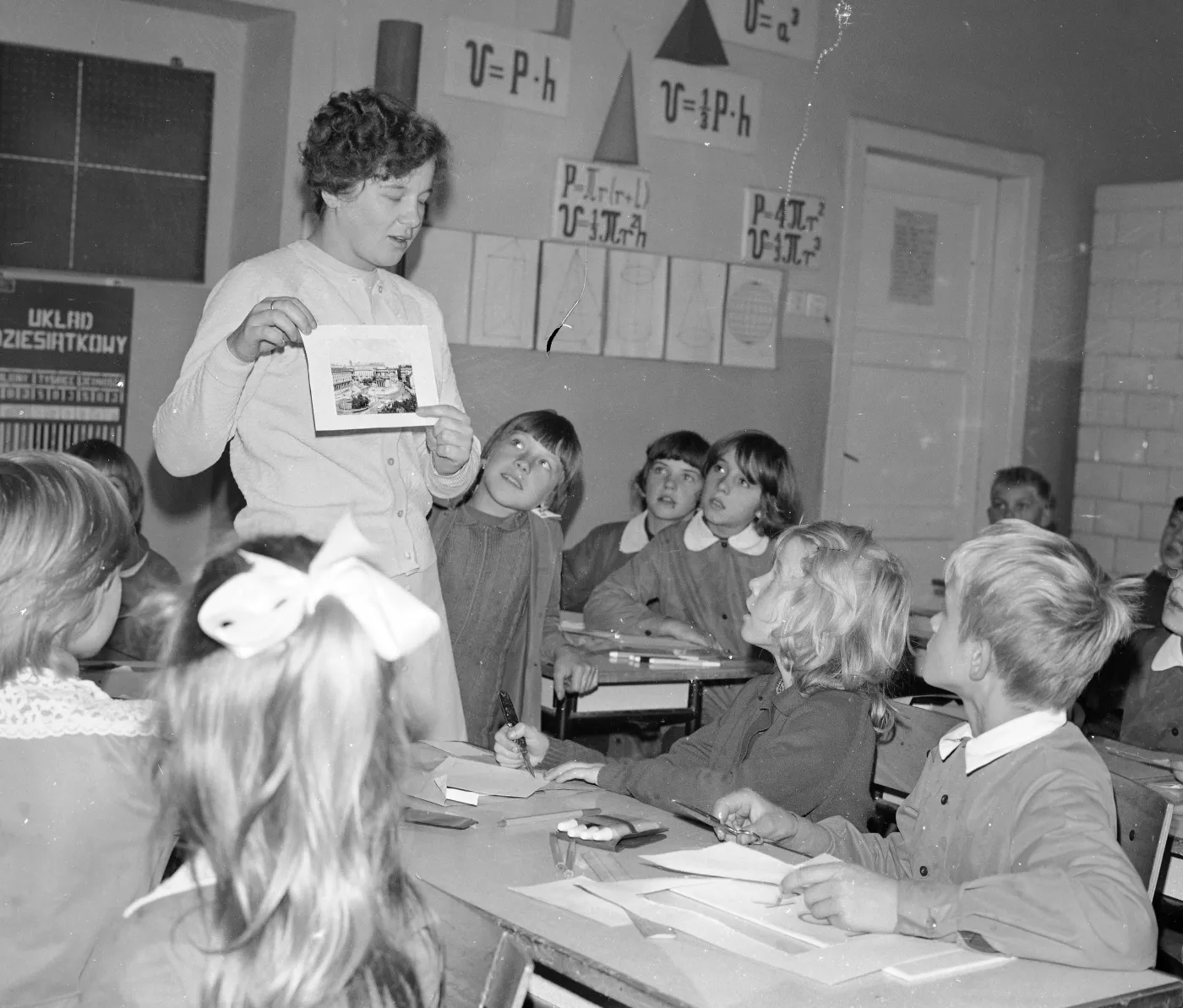 Pamiętasz lekcje w szkole w PRL? Urodzeni w latach 90. sobie nie poradzą