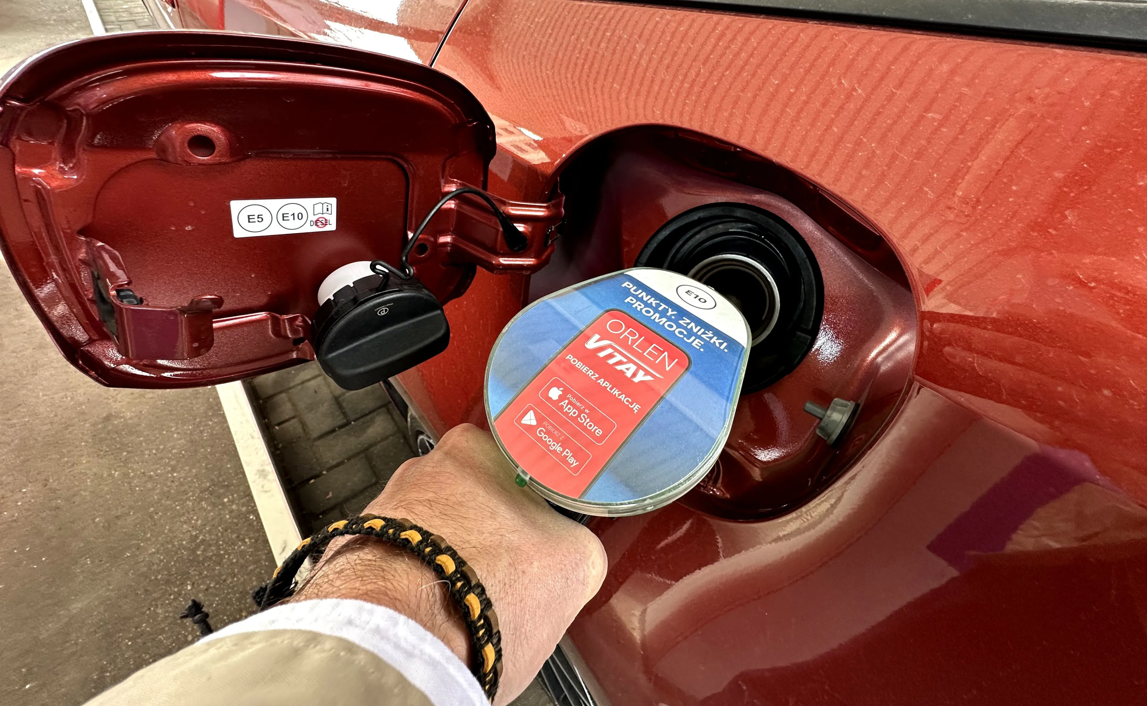 Masz auto na benzynę? Od 27 kwietnia płacz i płać. To będzie czarny poniedziałek