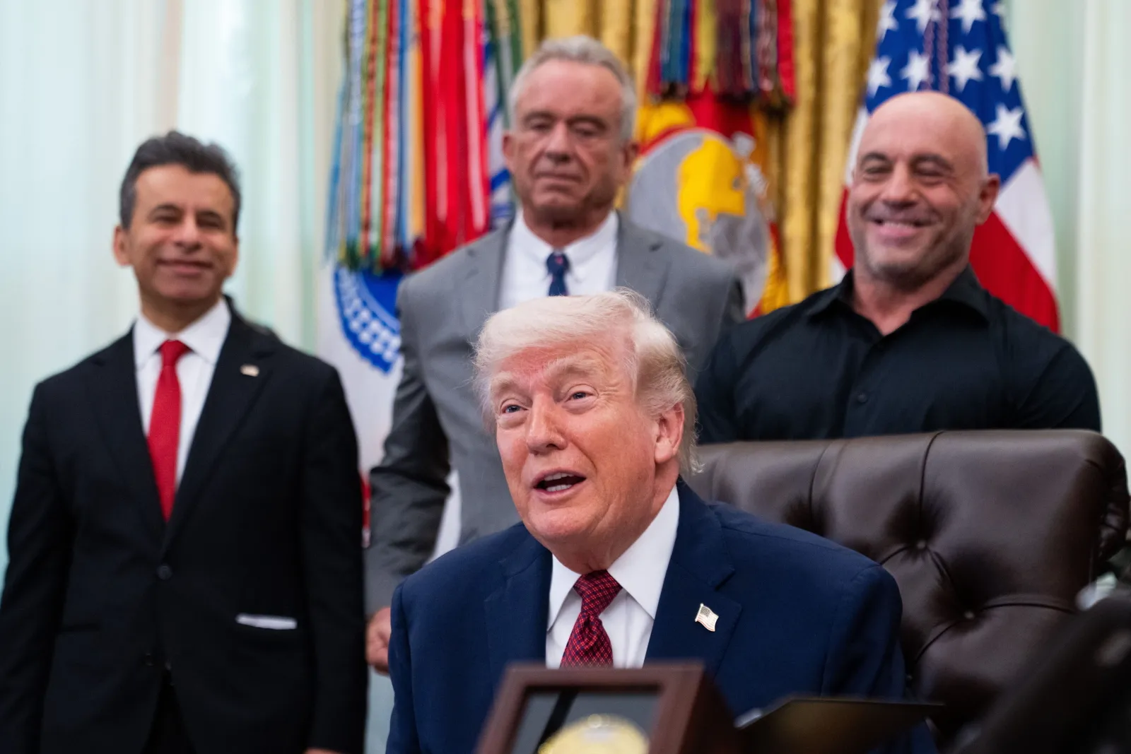 Ujawniają kulisy wojny w Iranie. "Trzymali Trumpa z dala od sali"