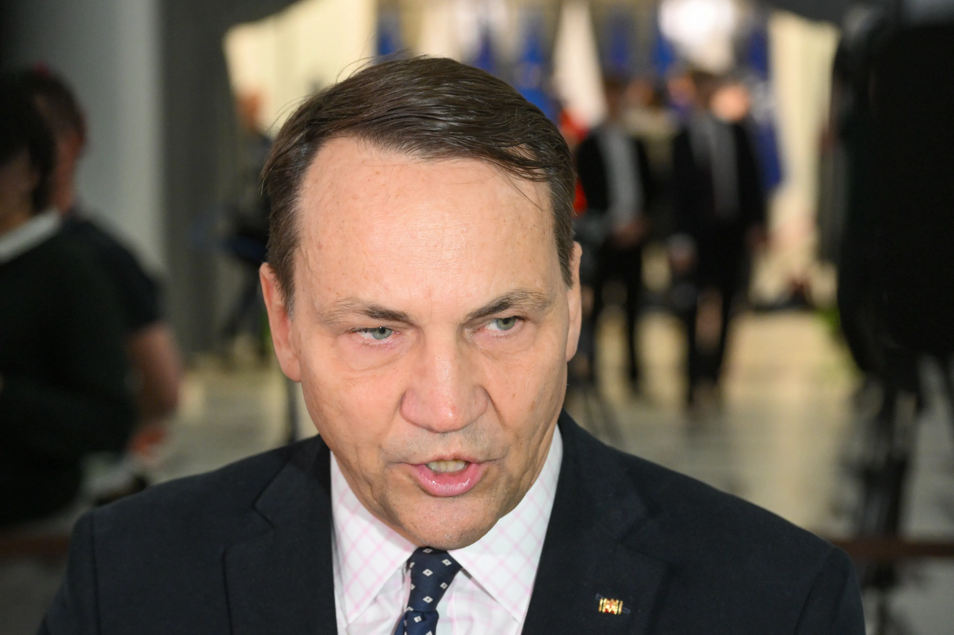 Sikorski we Włoszech: W Polsce doświadczamy oszalałego nacjonalizmu