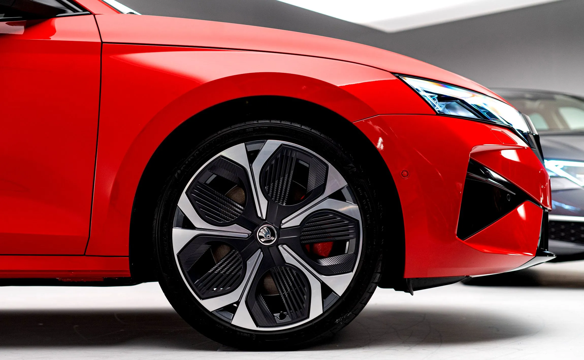 Skoda zmienia styl i technologię. Octavia wjeżdża z nową hybrydą 1.5 TSI
