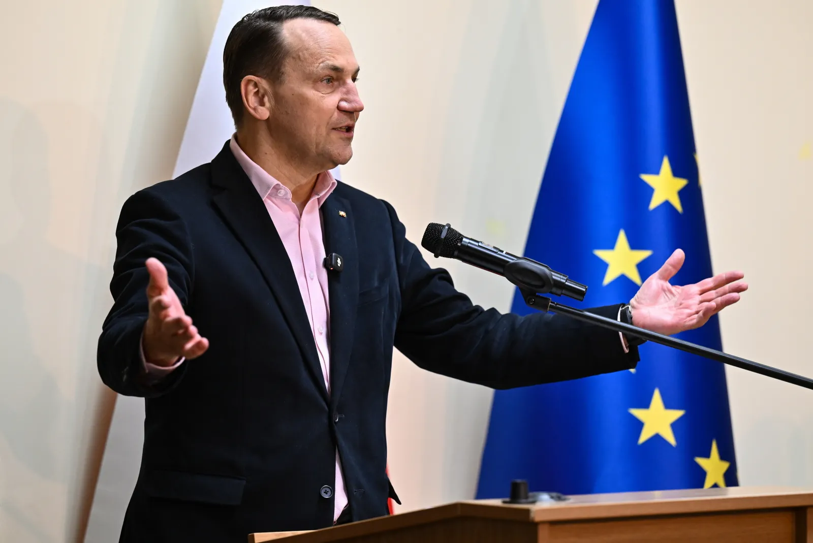 Sikorski: jeżeli ktoś nazywa UE Czwartą Rzeszą, to jest za polexitem