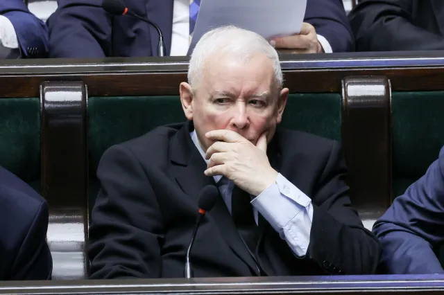 "PiS w kłopotliwej sytuacji". Zagraniczna prasa wieszczy problemy Kaczyńskiego