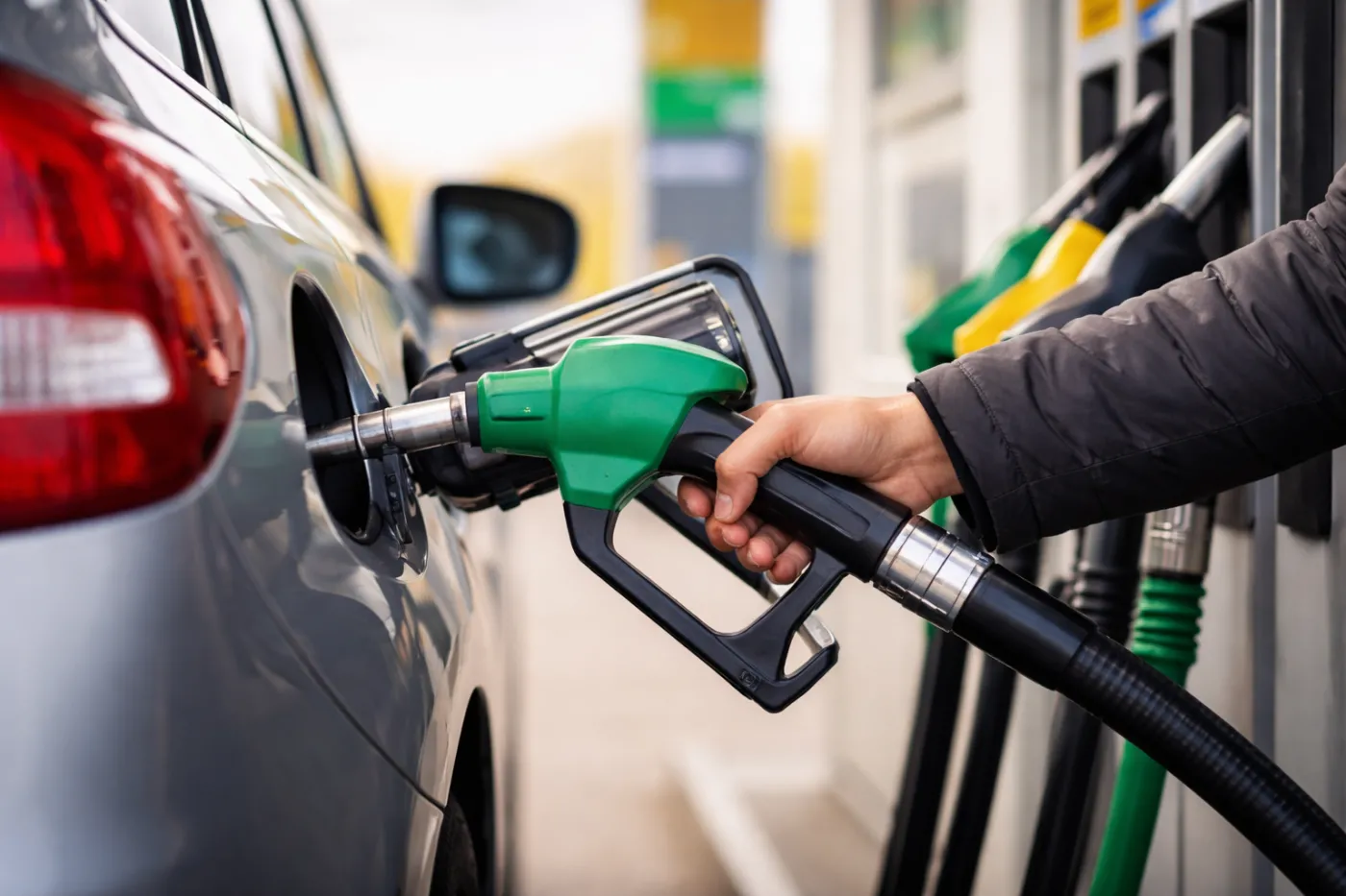 Benzyna i diesel tanieją. Znamy nowe limity cen na piątek 17 kwietnia