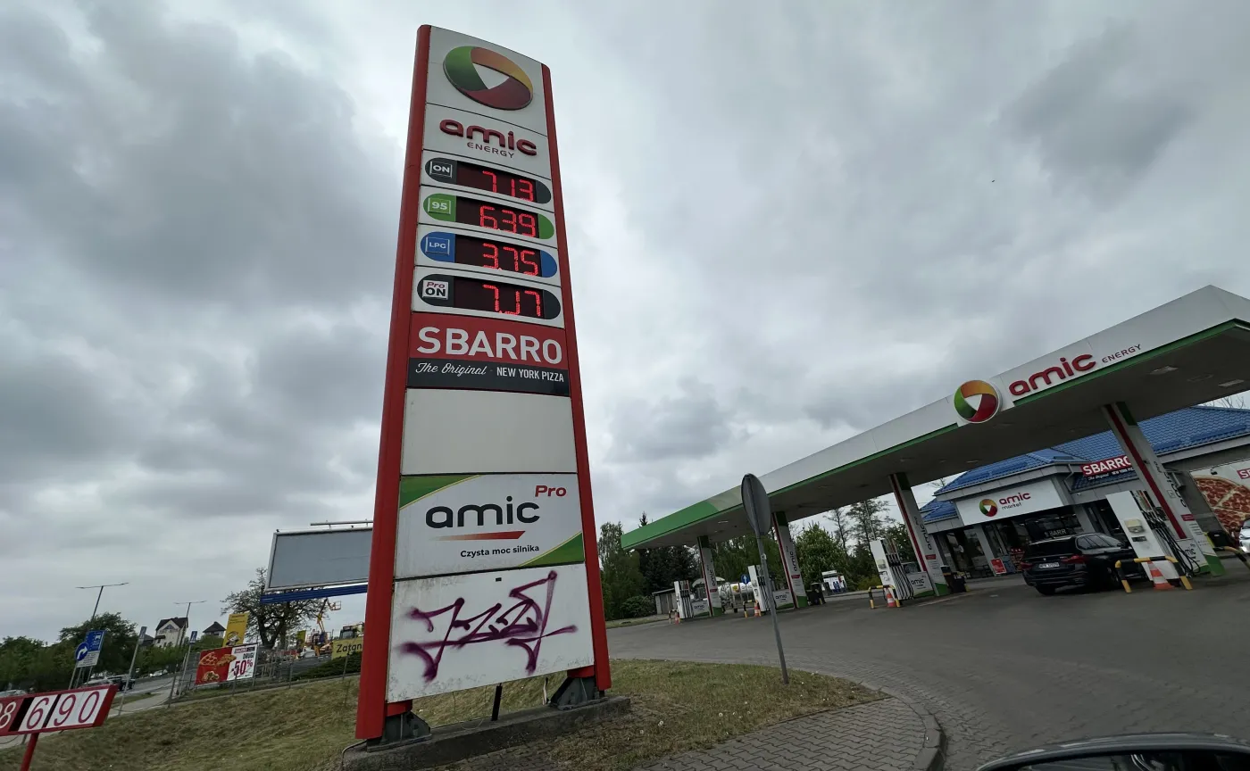 stacja-paliw-amic-39138697.jpeg