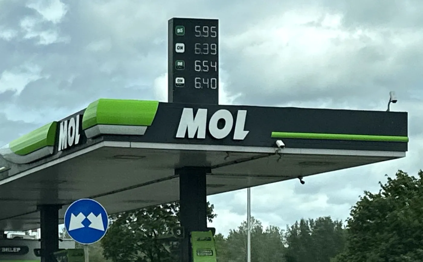 Stacja paliw MOL